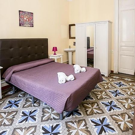 Hostal Balmes Centro Barcelona Exteriör bild
