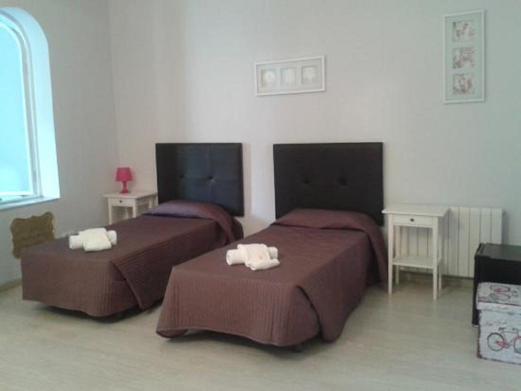 Hostal Balmes Centro Barcelona Exteriör bild