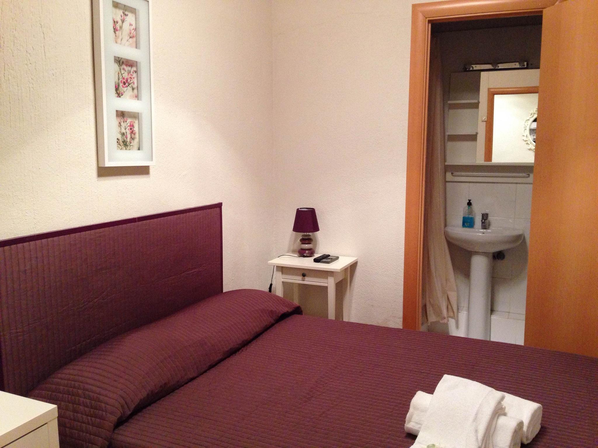 Hostal Balmes Centro Barcelona Exteriör bild