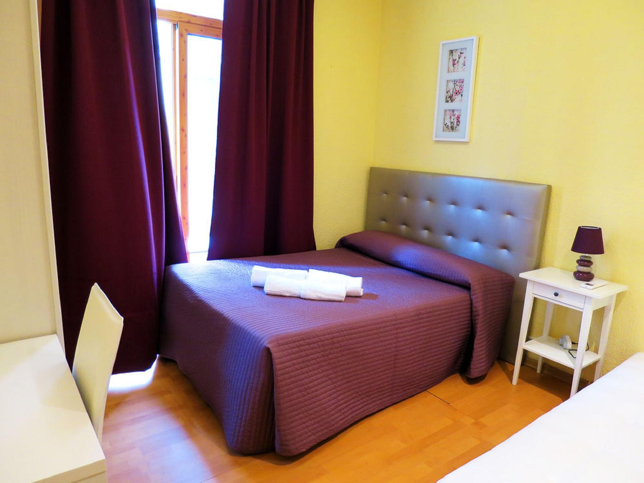 Hostal Balmes Centro Barcelona Exteriör bild