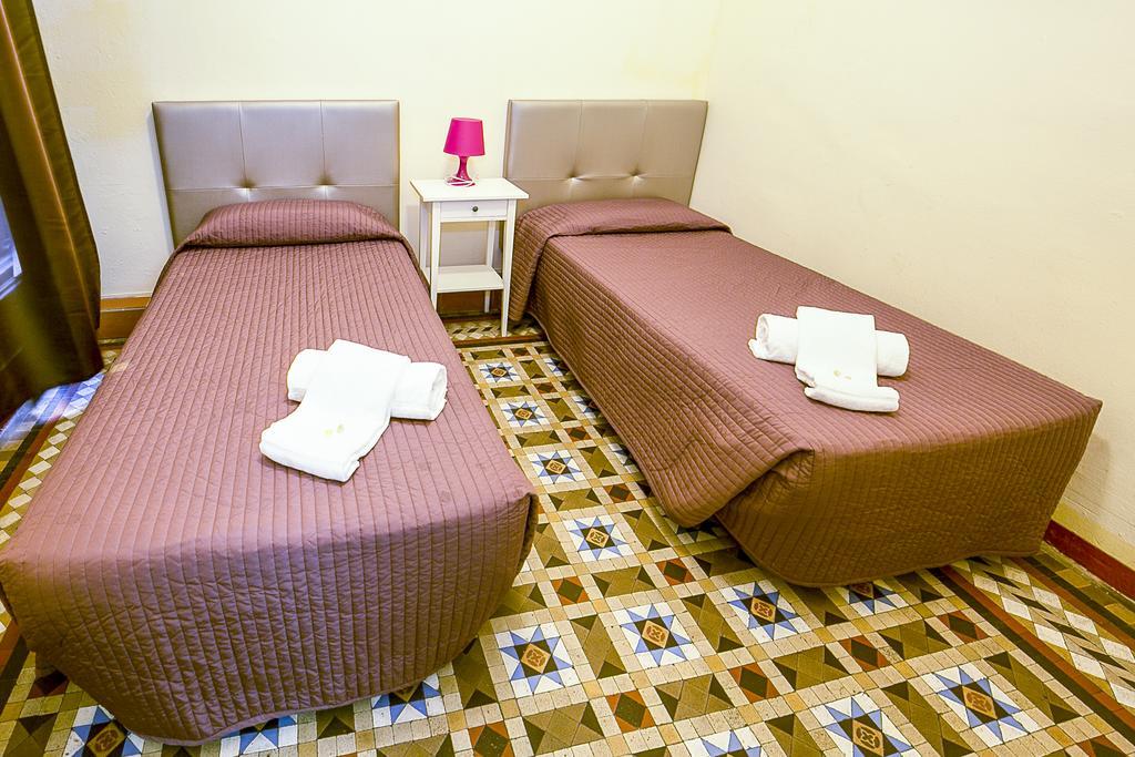 Hostal Balmes Centro Barcelona Exteriör bild