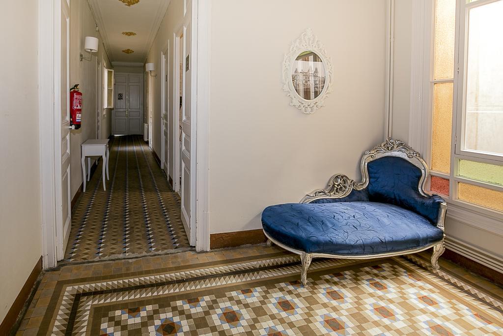Hostal Balmes Centro Barcelona Exteriör bild
