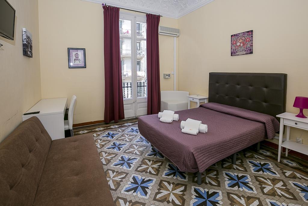 Hostal Balmes Centro Barcelona Exteriör bild