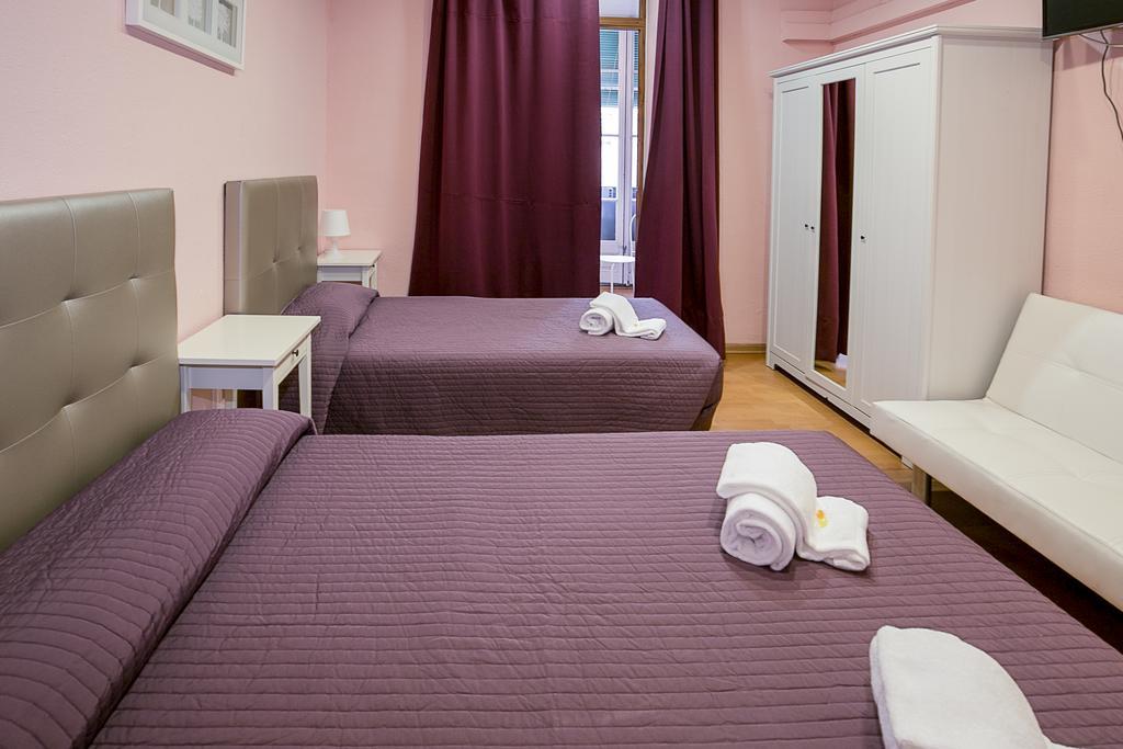 Hostal Balmes Centro Barcelona Exteriör bild