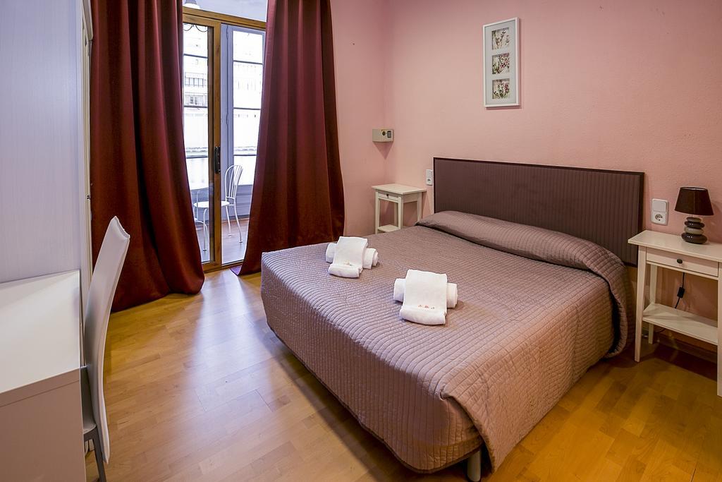 Hostal Balmes Centro Barcelona Exteriör bild