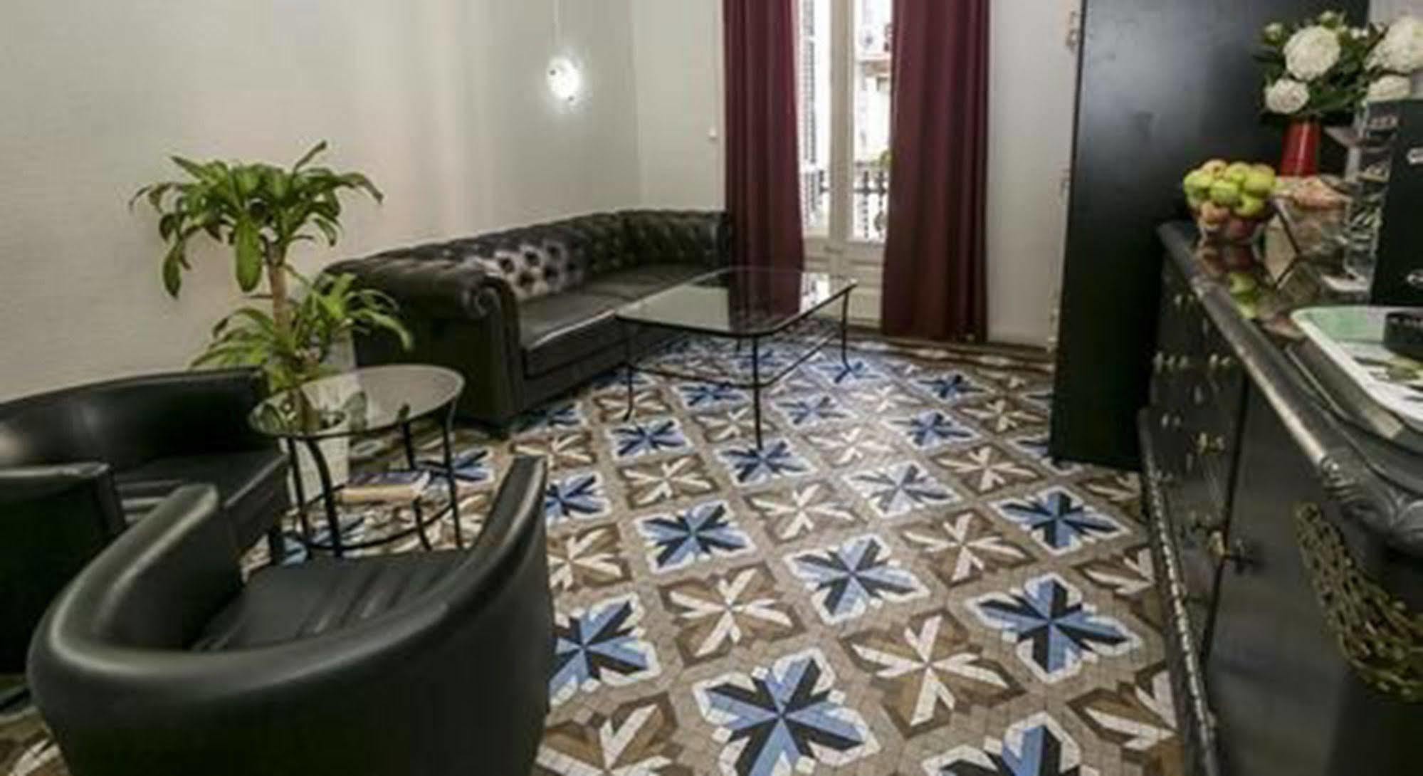 Hostal Balmes Centro Barcelona Exteriör bild