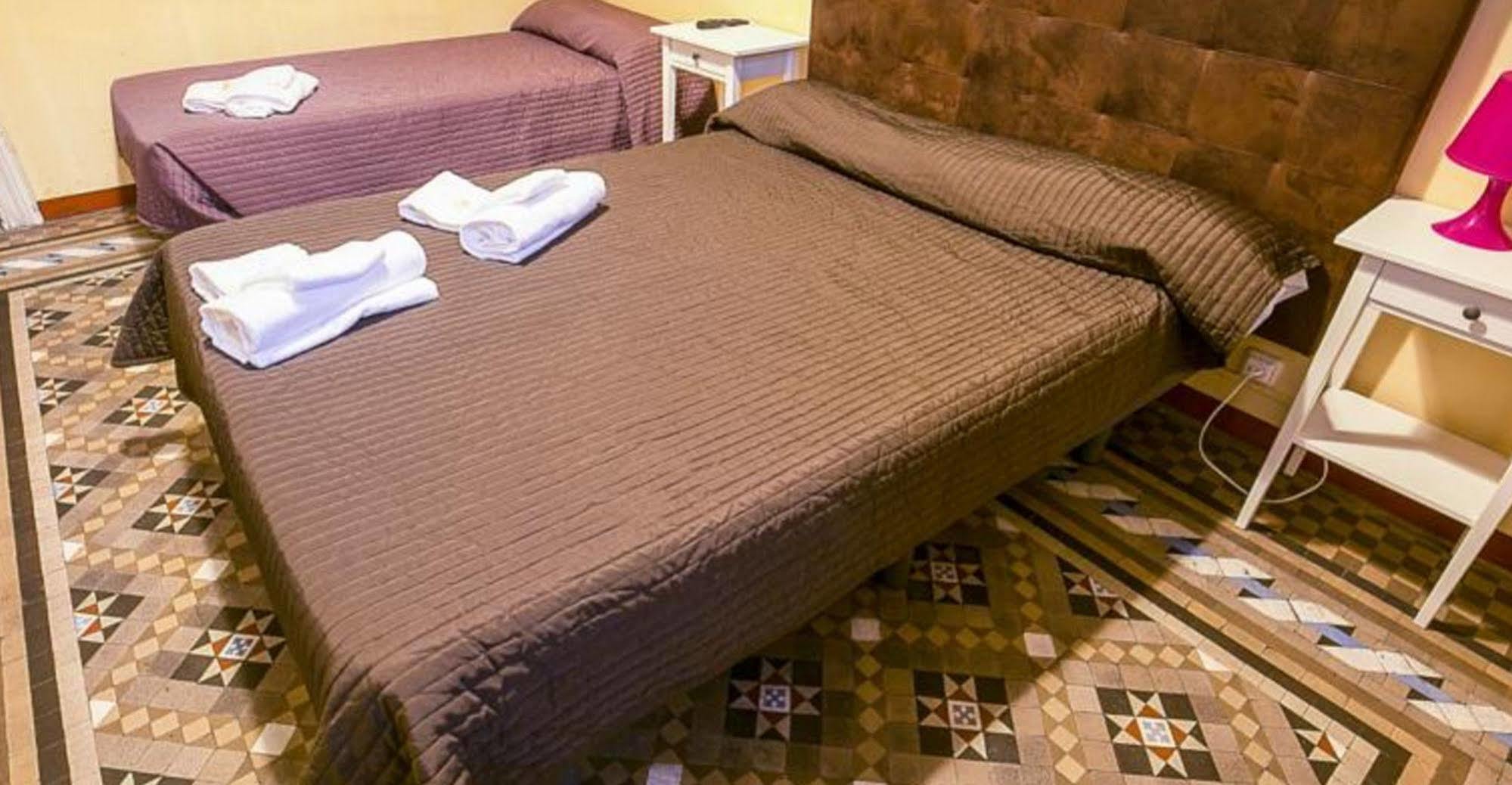 Hostal Balmes Centro Barcelona Exteriör bild