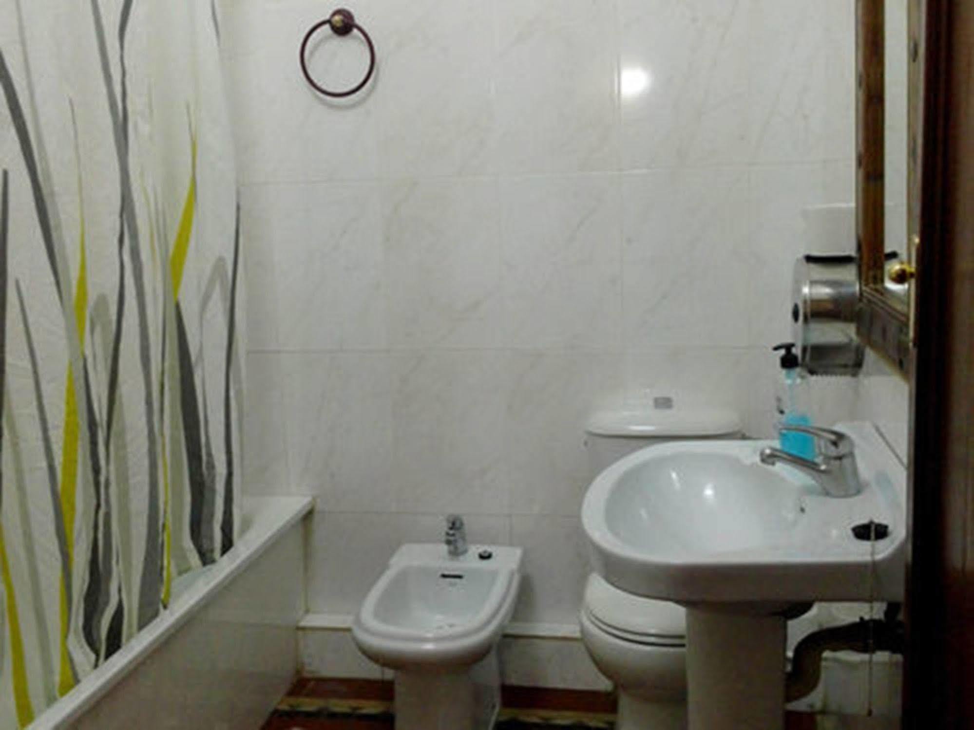 Hostal Balmes Centro Barcelona Exteriör bild