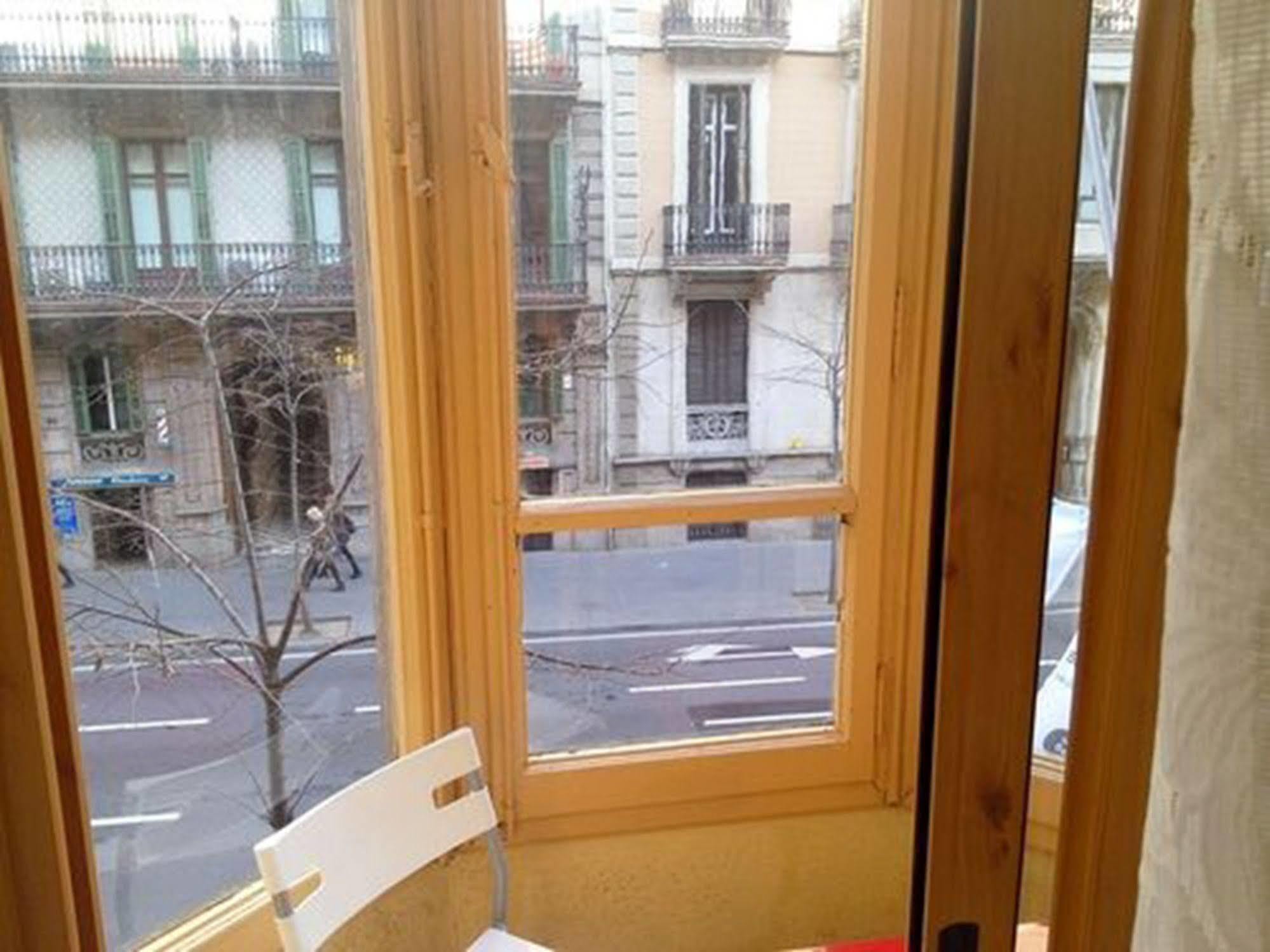 Hostal Balmes Centro Barcelona Exteriör bild