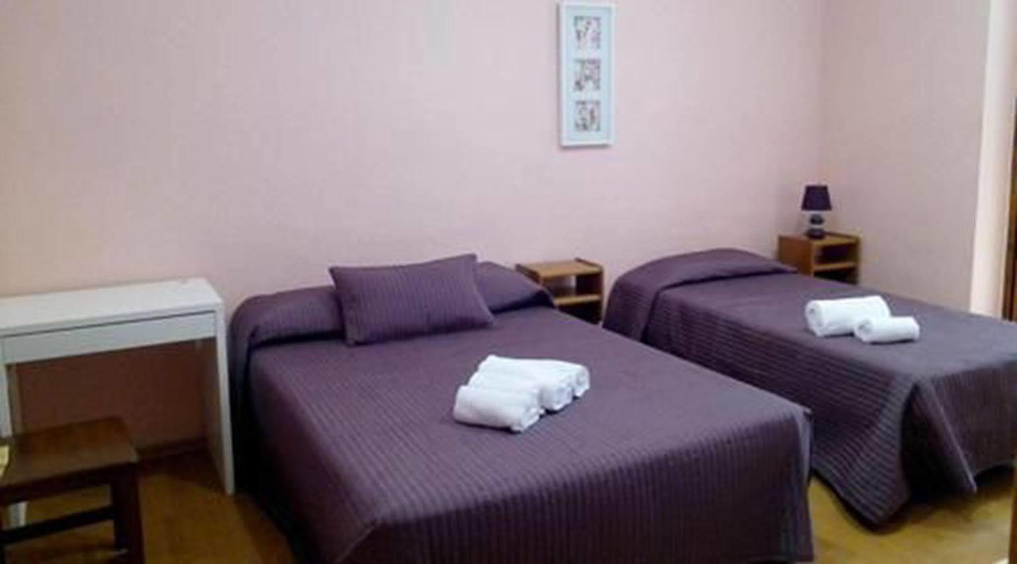 Hostal Balmes Centro Barcelona Exteriör bild